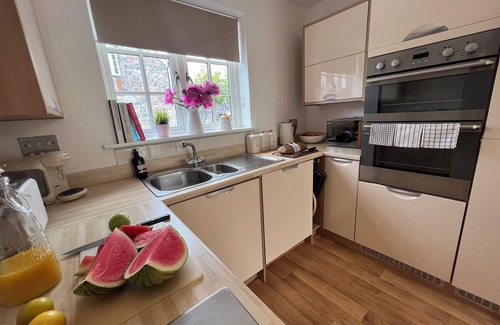 Stoke Gabriel Cottage | Hot Tub Heaven in Beautiful Village, Close to Beaches - Blue Flag & Dog Friendly