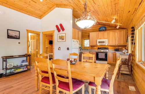 Valley of the Sun Cabin | Hot Tub Hideaway w/Views & Deck in Fairplay!