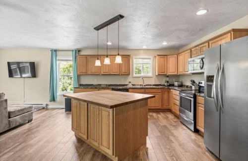 Lansing Apartment | Hot Tub! LRG Home! Sleeps 16!Near Ithaca! Dogs OK