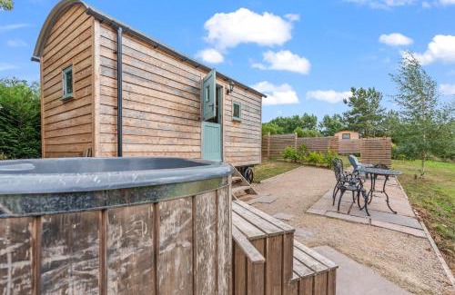 Yarpole House | Hot Tub Luxury Glamping - Private Stargazing Patio