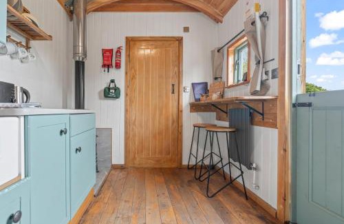 Yarpole House | Hot Tub Luxury Glamping - Private Stargazing Patio