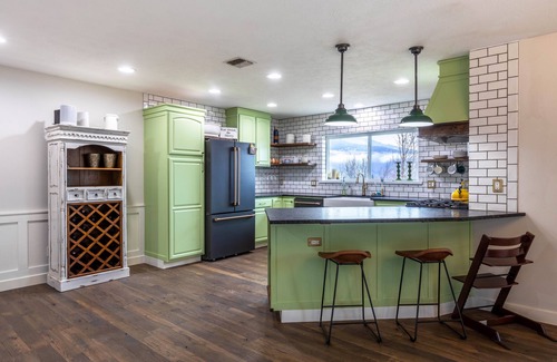 Hood River House | Hot Tub, Pet Friendly, Walk to Downtown Hood River!