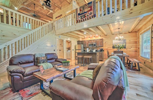 White Oak Lodge Cabin | Hot Tub, Pool Access & Fire Pit: Gatlinburg Cabin