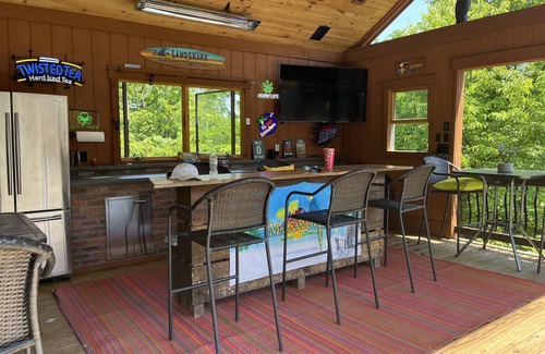 Great Meadows House | Hot Tub - Pool - Bars - Game Room - Gym - Backyard Paradise - beds to Sleep 16