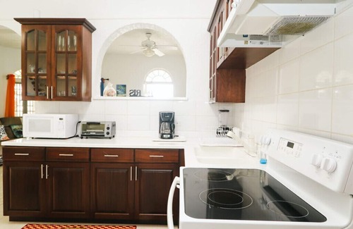 Estate Hope West Condo | Hot Tub & Saltwater Pool- Scenic 2bedroom 2bath Island Castle Rentals