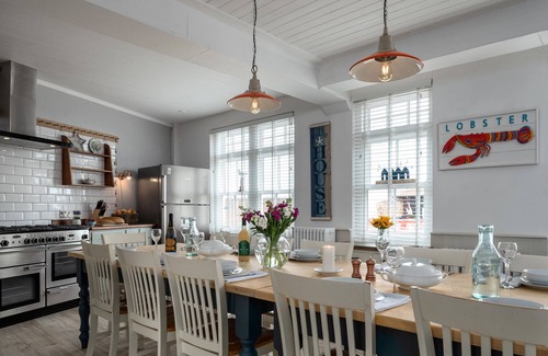 Mundesley House | Hot tub, sauna, sea & beach views, sleeps 16 in 7 bedrooms, 5 star Luxury house