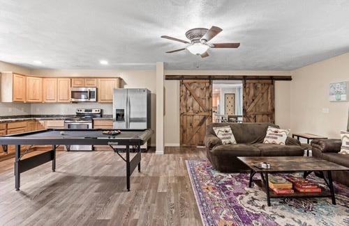 Lansing House | Hot Tub! Sleeps 14! Near Ithaca & Wineries!Dogs Ok!