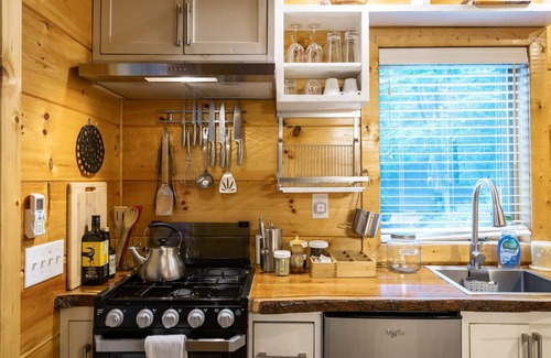 Todd Cabin | Hot Tub, Views, Romantic Outdoor Lounge Area