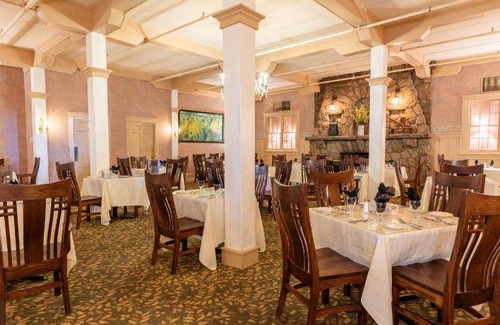 Brownfield Hotel | Hotel ∙ 4 guests