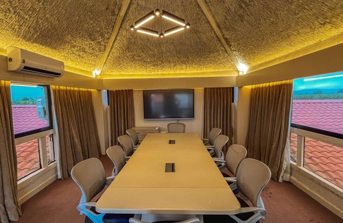 Daund Hotel | Hotel ∙ 8 guests