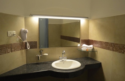 Onamthuruth Hotel | Hotel Aida