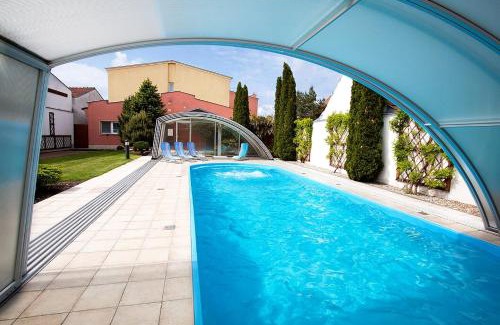 Velke Bilovice Hotel | Hotel Akademie a depandance Vila Jarmila
