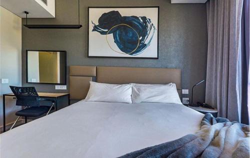 Sandown Apartment | Hotel apartment in Sandton pool view