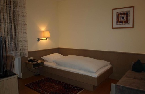 Bergrheinfeld Hotel | Hotel Astoria