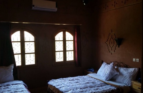 Bou Tharar Hotel | Hotel Awayou