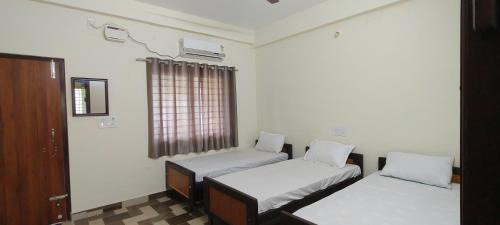 Kelambakkam Hotel | Hotel Ayyans Park inn