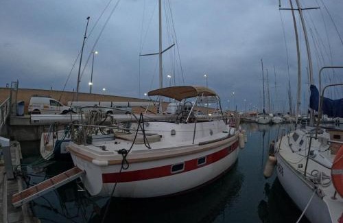 El Grau Boat Rental | Hotel barco Nineta Ontario sailboat in Valencia Mar-
