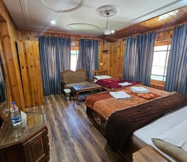 Sonamarg Hotel | Hotel Barzman