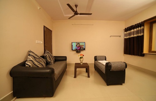 Nidadavolu Hotel | Hotel Bhavani Grand