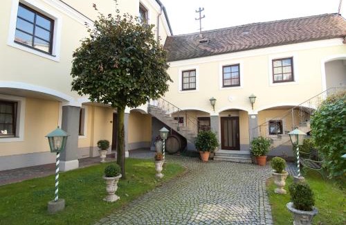 Scharding Hotel | Hotel Biedermeier Hof