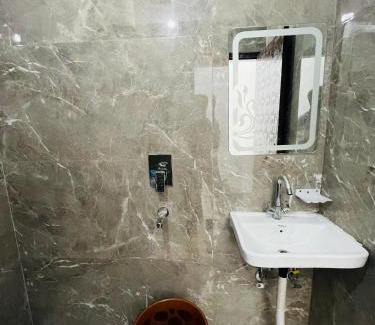 Vasundhara Hotel | Hotel Black Stone Near Metro Gate No 1 Green Park