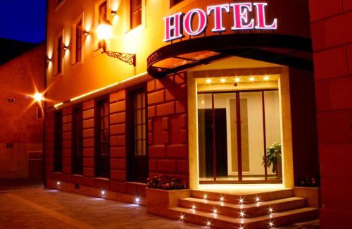 Gyor Hotel | Hotel Capitulum