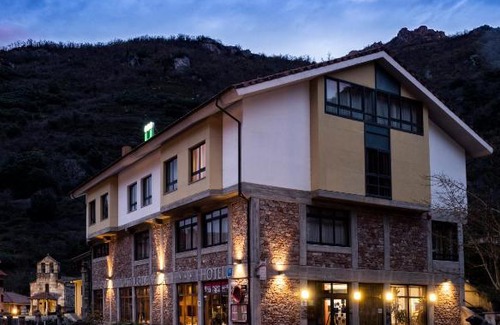 Pola de Somiedo Hotel | Hotel Castillo del Alba