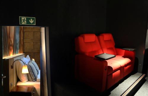 Schoftland Hotel | Hotel Cinema 8