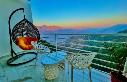 Rampura Phul Hotel | Hotel Classic Crown - #scenic mountain view #open terrace #parking #premium rooms with balcony #guest preferred #best selling hotel in mussoorie
