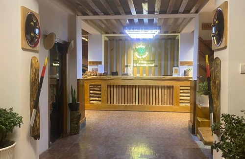 Khuruthang Hotel | Hotel Classic Wood