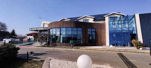 Targu Frumos Hotel | Hotel Coroana