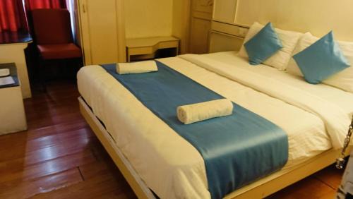 Navrangpura Hotel | Hotel Crown
