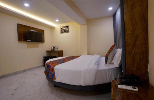 Goregaon West Hotel | Hotel Crystal Castle Goregaon West Link Road, Mumbai