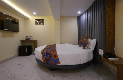 Goregaon West Hotel | Hotel Crystal Castle Goregaon West Link Road, Mumbai