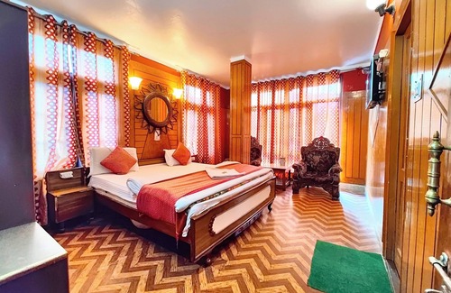 Mallital Hotel | Hotel Deluxe Ankur Lake View Nainital