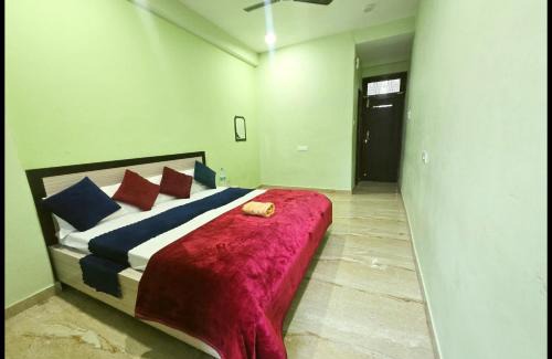 Varanasi Hotel | Hotel Devans Palace Stay Near Kashi Vishwanath Temple - Fully Air Conditioned rooms - Free wi-fi- & Parking - Best - Hotel