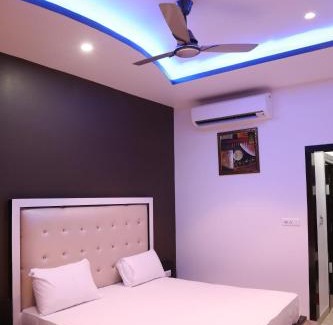 Bharatpur Hotel | Hotel Dhanraj Palace