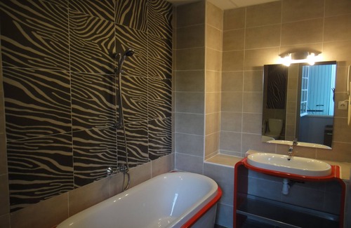 Ginasservis Hotel | Hotel du Bastier