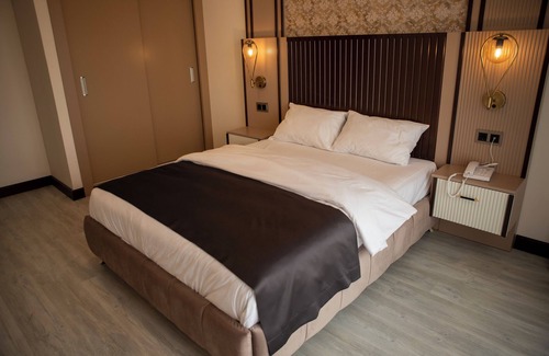 Van Hotel | HOTEL EDEN'S