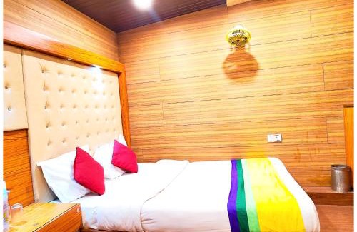 Mallital Hotel | HOTEL !FLATTIES NEAR NAINI LAKE & Mall Road Nainital Lake View Room With# Attached Balcony - Free Parking & Wi-fi Restaurant Facilities Available - A Premium Hotel In Nainital