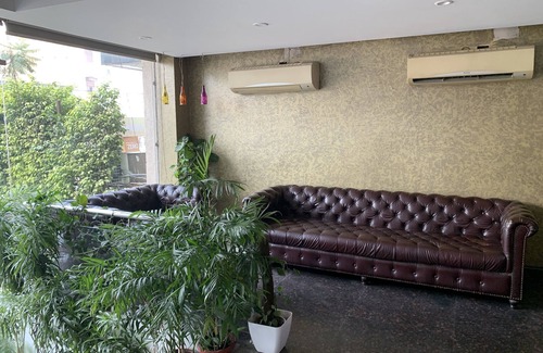 Udyog Vihar Hotel | Hotel FloraInn