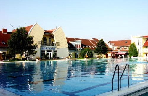 Komarom Hotel | Hotel Forras