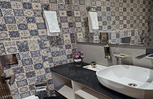 Aligarh Hotel | Hotel Gold In Leaf