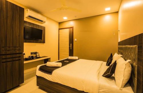 Vile Parle House | Hotel Golden Crown