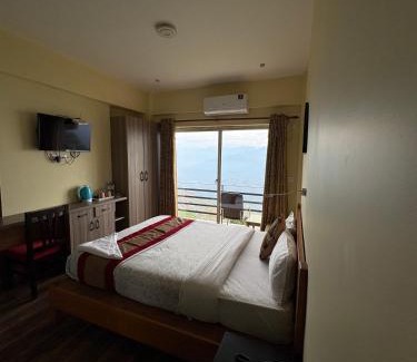 Baluwapati Deupur Hotel | Hotel Green Valley Nagarkot
