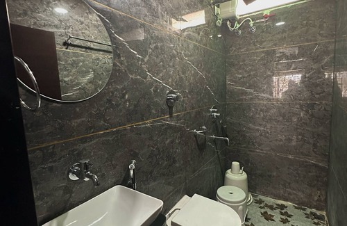 Omkareshwar Hotel | Hotel Gurukripa Inn