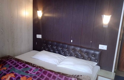 The Mall Hotel | Hotel Harbans Shimla