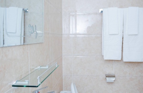 Libreville Hotel | Hotel Hibiscus Blvd Triomphal
