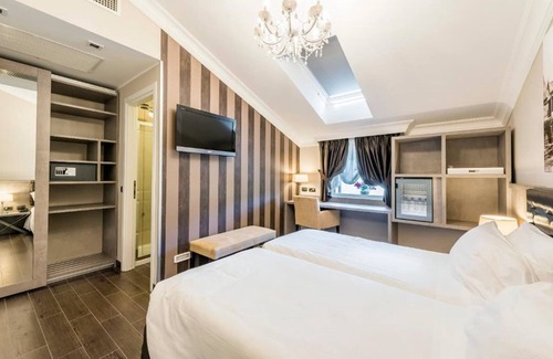 Merone Hotel | Hotel Il Corazziere
