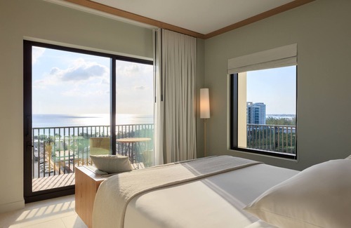 Seven Mile Beach Hotel | Hotel Indigo Grand Cayman by IHG